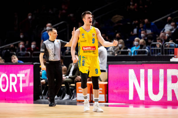 就以娴熟的 就以娴熟的